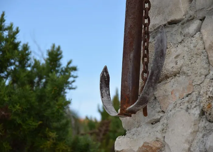 Mono Kai Triangle Трогір