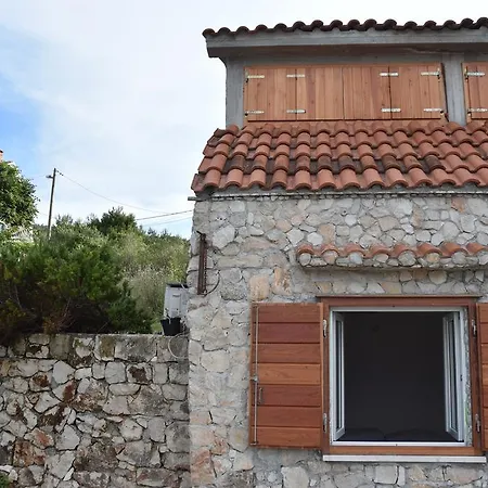 Mono Kai Triangle شقة *